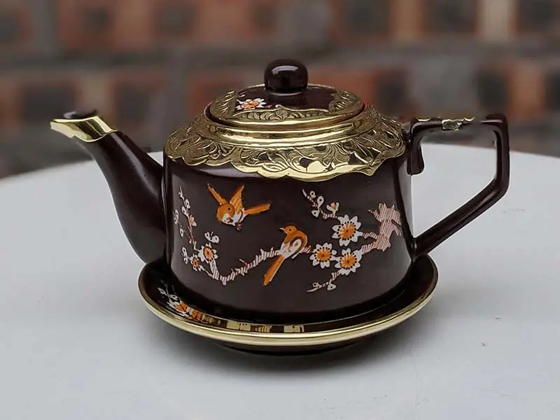 Bộ ấm chén Bát Tràng bọc đồng vẽ chim hoa đào quai vuông đầy đủ phụ kiện