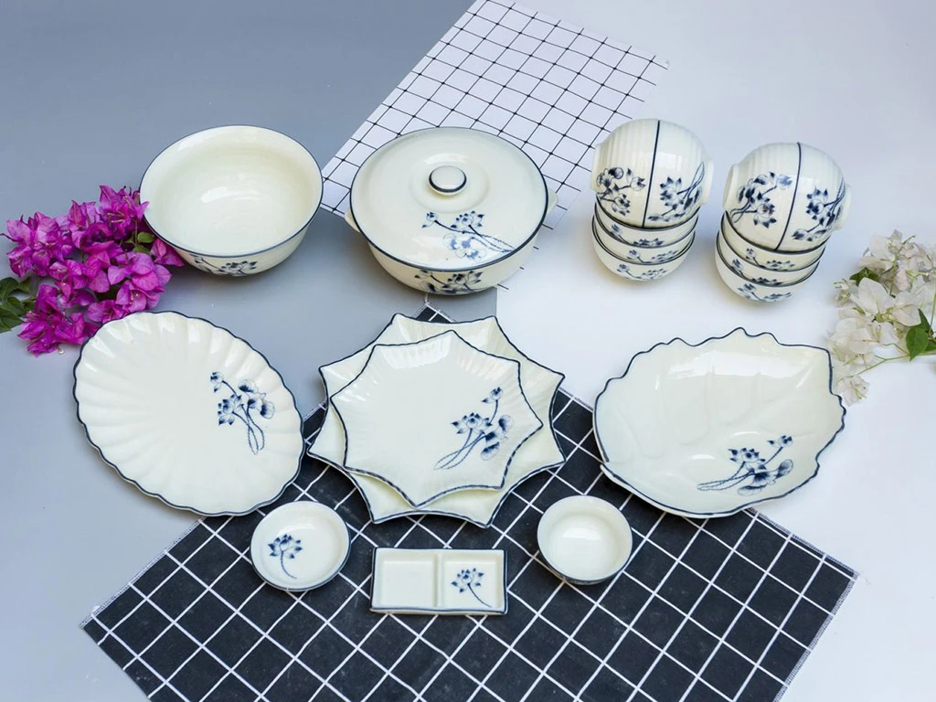 Bộ bát đĩa Bát Tràng men kem vẽ sen lam mẫu 04