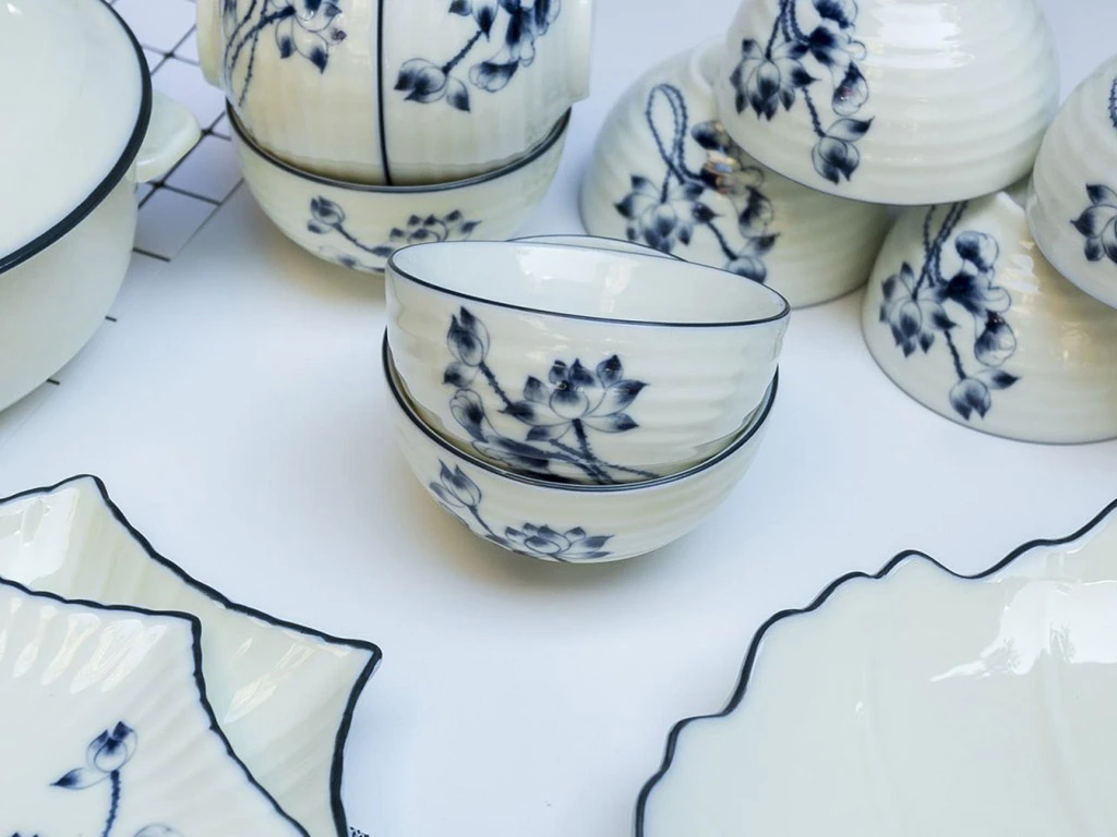 Bộ bát đĩa Bát Tràng men kem vẽ sen lam mẫu 04