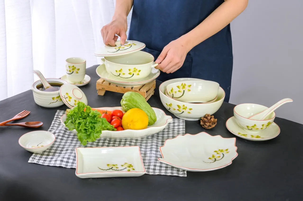 Bộ đồ ăn men kem hoa sen Vàng mẫu 02