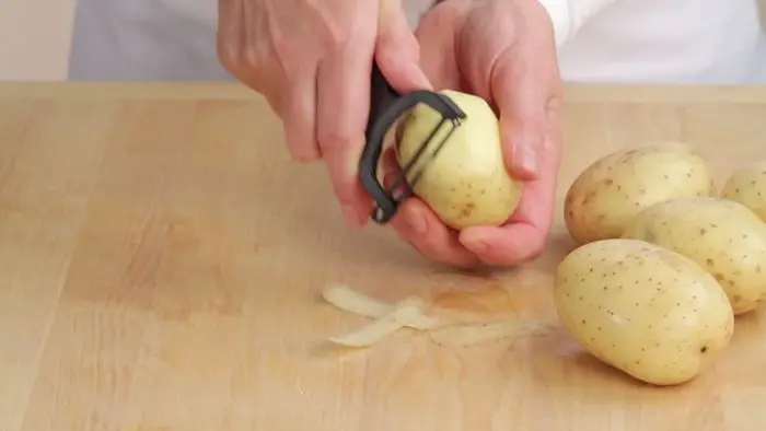 Bật mí 2 cách làm khoai tây chiên đảm bảo ăn là ghiền
